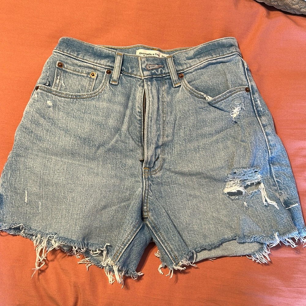 Abercrombie high rise 4 inch mom short curve love